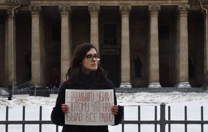 Сторонники Навального вышли на акции памяти по оппозиционеру