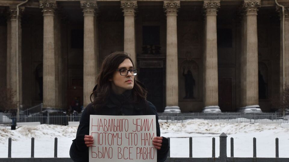 Прихильники Навального вийшли на акції пам'яті за опозиціонером