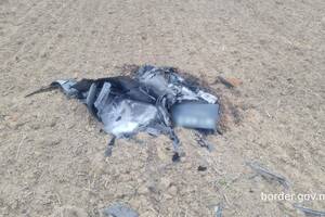 Фрагменты беспилотника были найдены в поле примерно в 2 км от границы