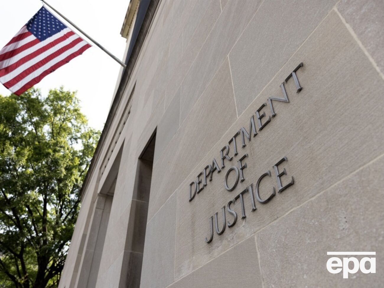 Этот перевод является первым в своем роде переводом средств от США иностранному союзнику с прямой целью помощи Украине