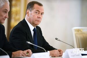 Медведев предложил "представить себе на минуту", что РФ проиграла, а Украина победила в войне