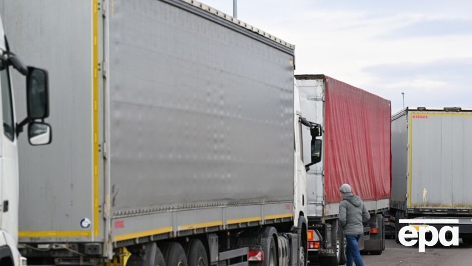 Поляки блокируют украинские грузовики с ноября 2023 года