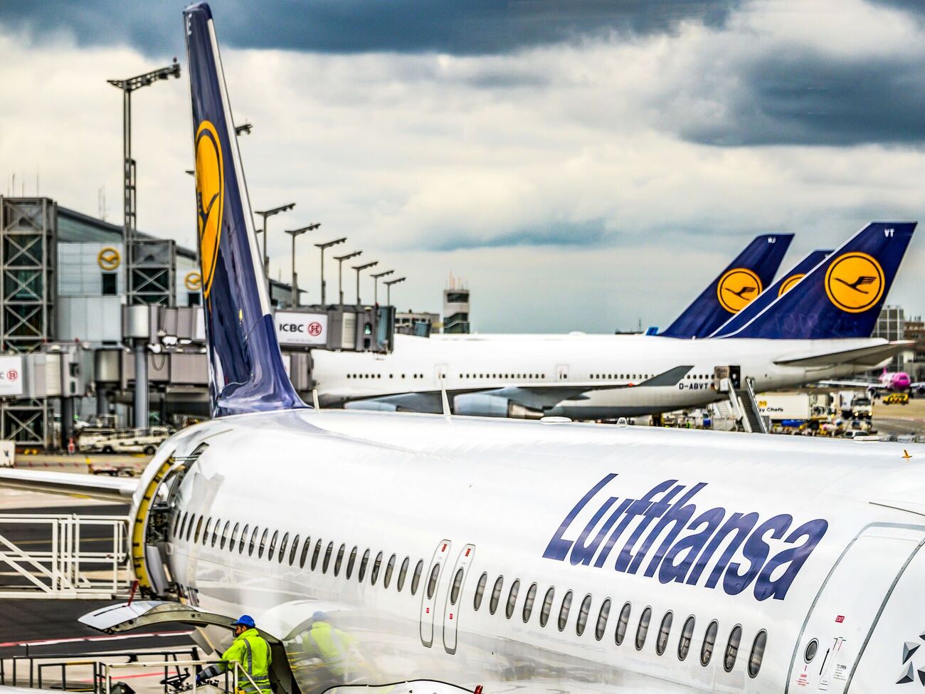 Работники Lufthansa требуют повышения заработной платы