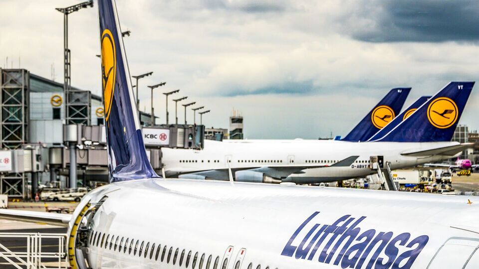 Работники Lufthansa требуют повышения заработной платы