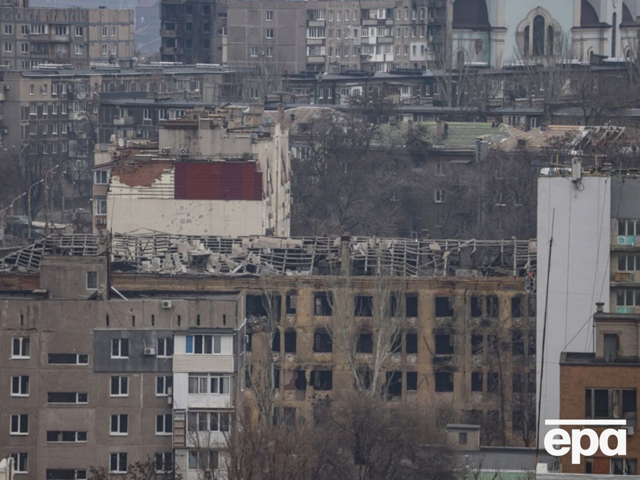 У Маріуполі й далі лунають вибухи, зазначив Андрющенко