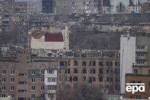 У Маріуполі й далі лунають вибухи, зазначив Андрющенко