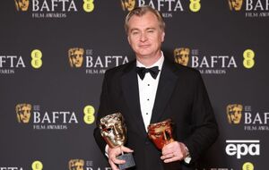 Режиссер фильма "Оппенгеймер" Нолан стал лучшим режиссером по версии организаторов премии BAFTA