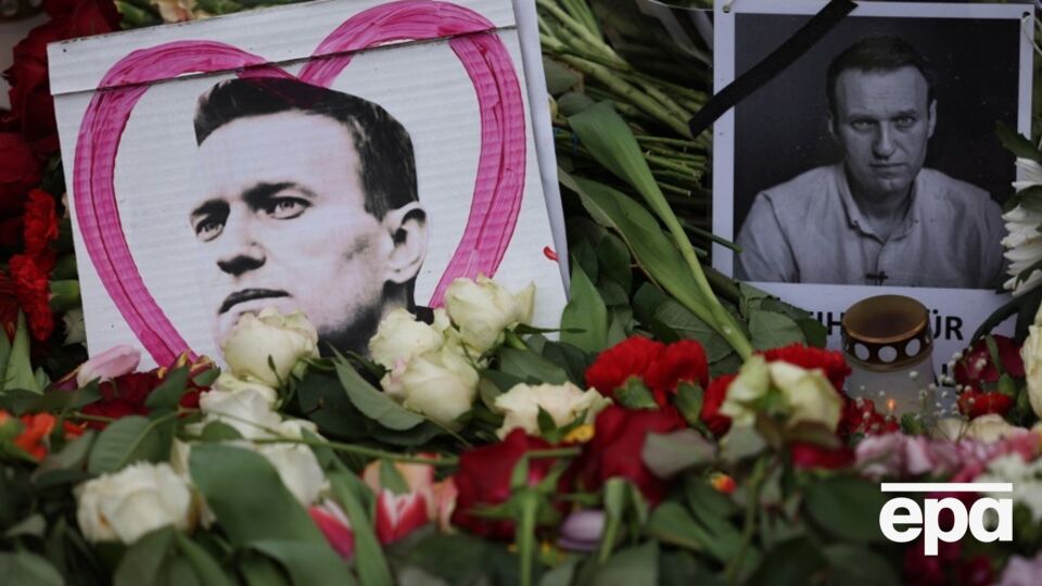 Российские власти прячут тело Навального, говорят в его окружении