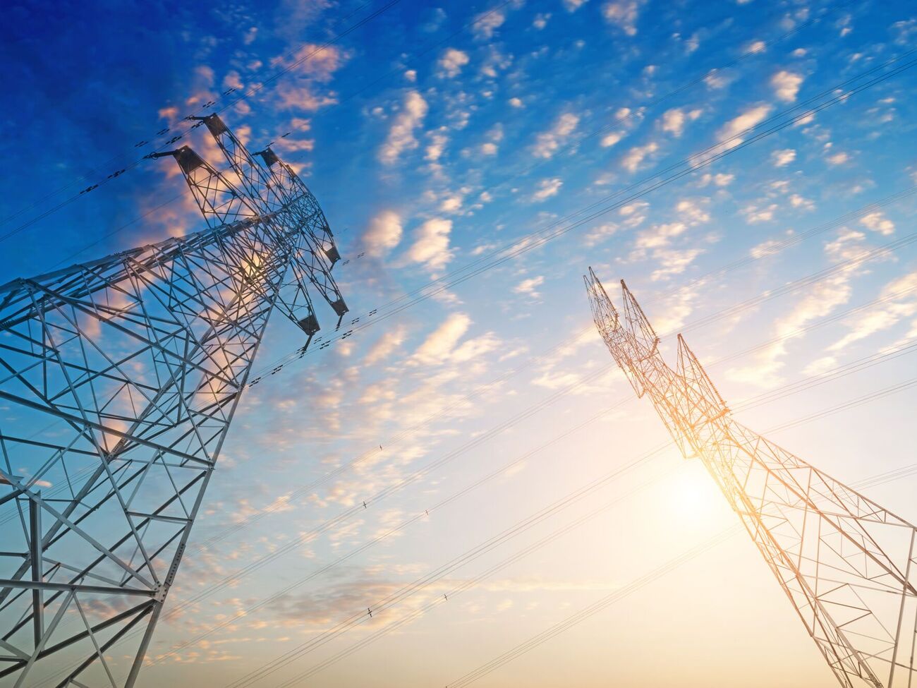 Специалисты "Укрэнерго" и ГСЧС уже осматривают поврежденное оборудование