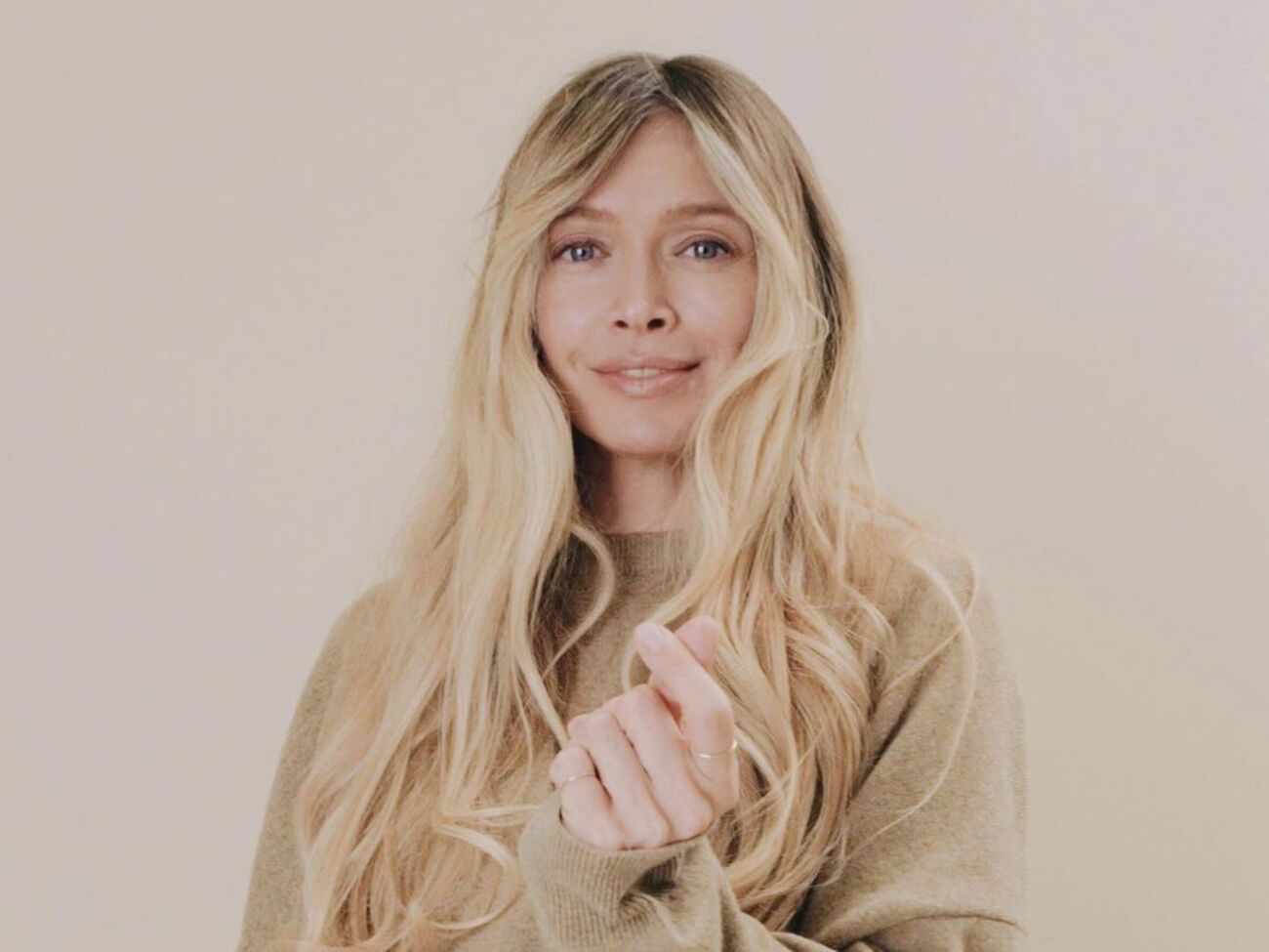 Брежнева показала модный образ