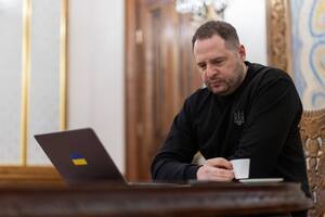 Єрмак під час бесіди зазначив, що потреба в посиленні системи ППО України залишається дуже гострою