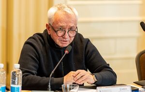 Алексей Кучеренко подчеркнул, что государство должно вмешаться и разработать механизмы защиты населения от таких ситуаций