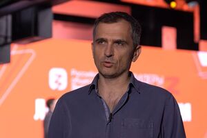 Подоляка є уродженцем міста Суми, але у 2014 році він виїхав до Росії