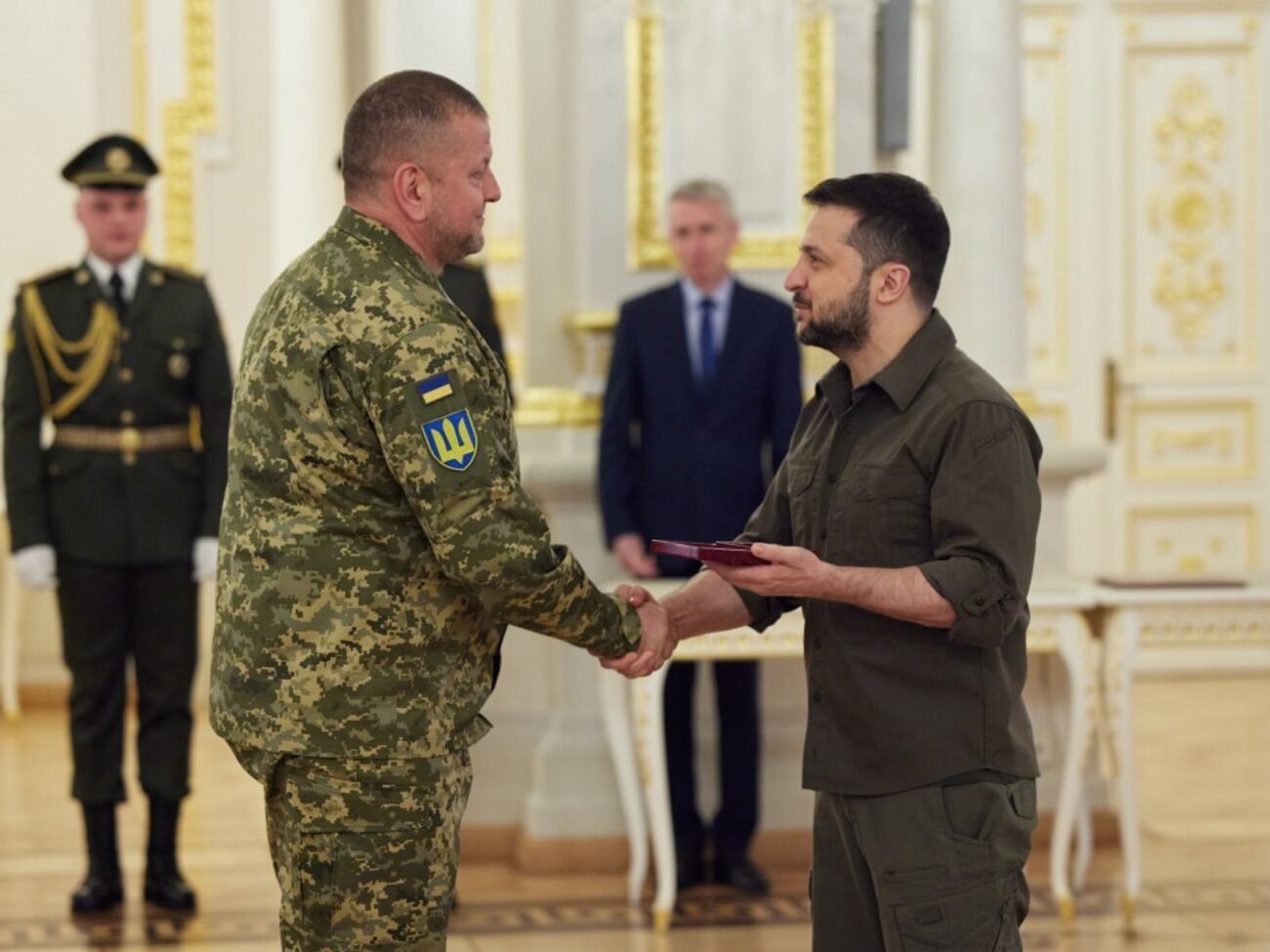 У Білого дому була можливість закликати Зеленського переглянути своє рішення про відставку Залужного, написала WP