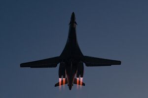 США нанесли удары, используя многочисленные самолеты, в том числе дальние бомбардировщики, вылетевшие из Соединенных Штатов, отметили в Центркоме