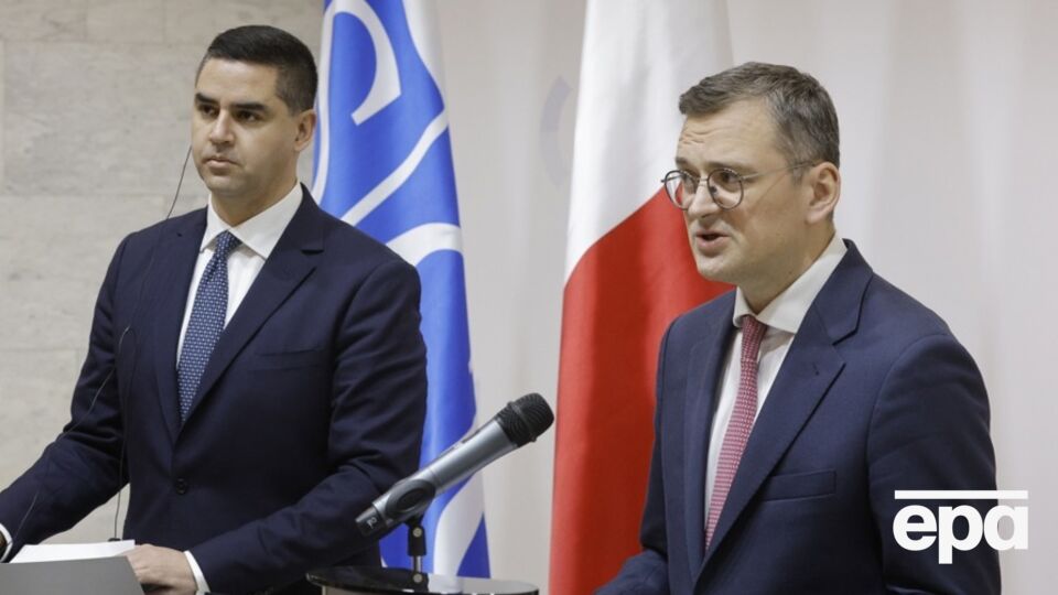 РФ почала поширювати дезінформацію, використовуючи для цього майданчики ОБСЄ та ООН, зазначив Кулеба (праворуч)
