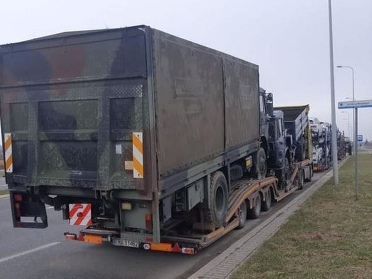 Машины для военных были заблокированы на границе из-за протеста фермеров