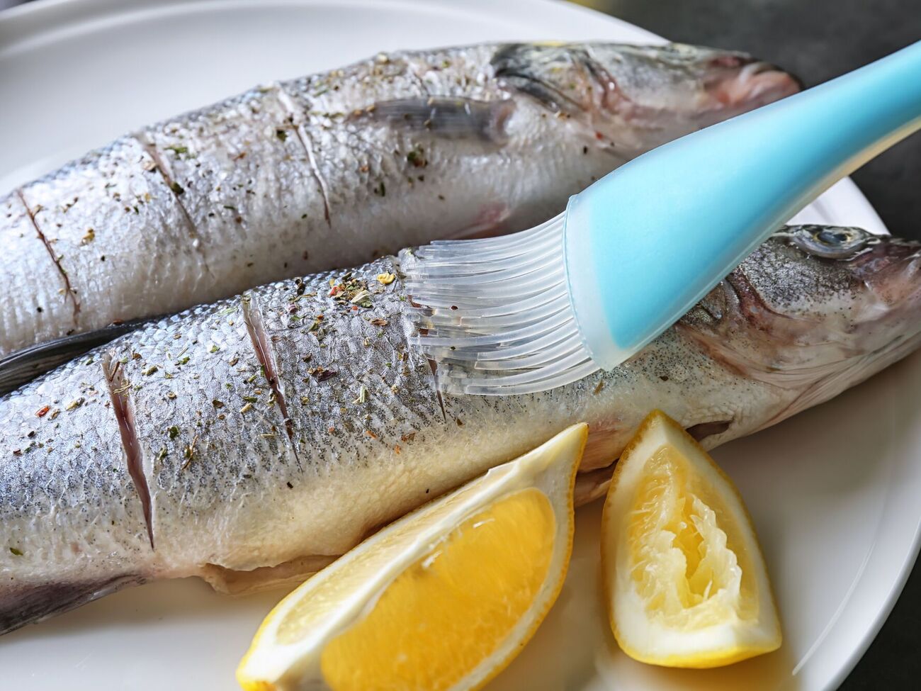 Клопотенко порекомендовал чаще менять холодную воду в емкости, где размораживается рыба, если мало времени