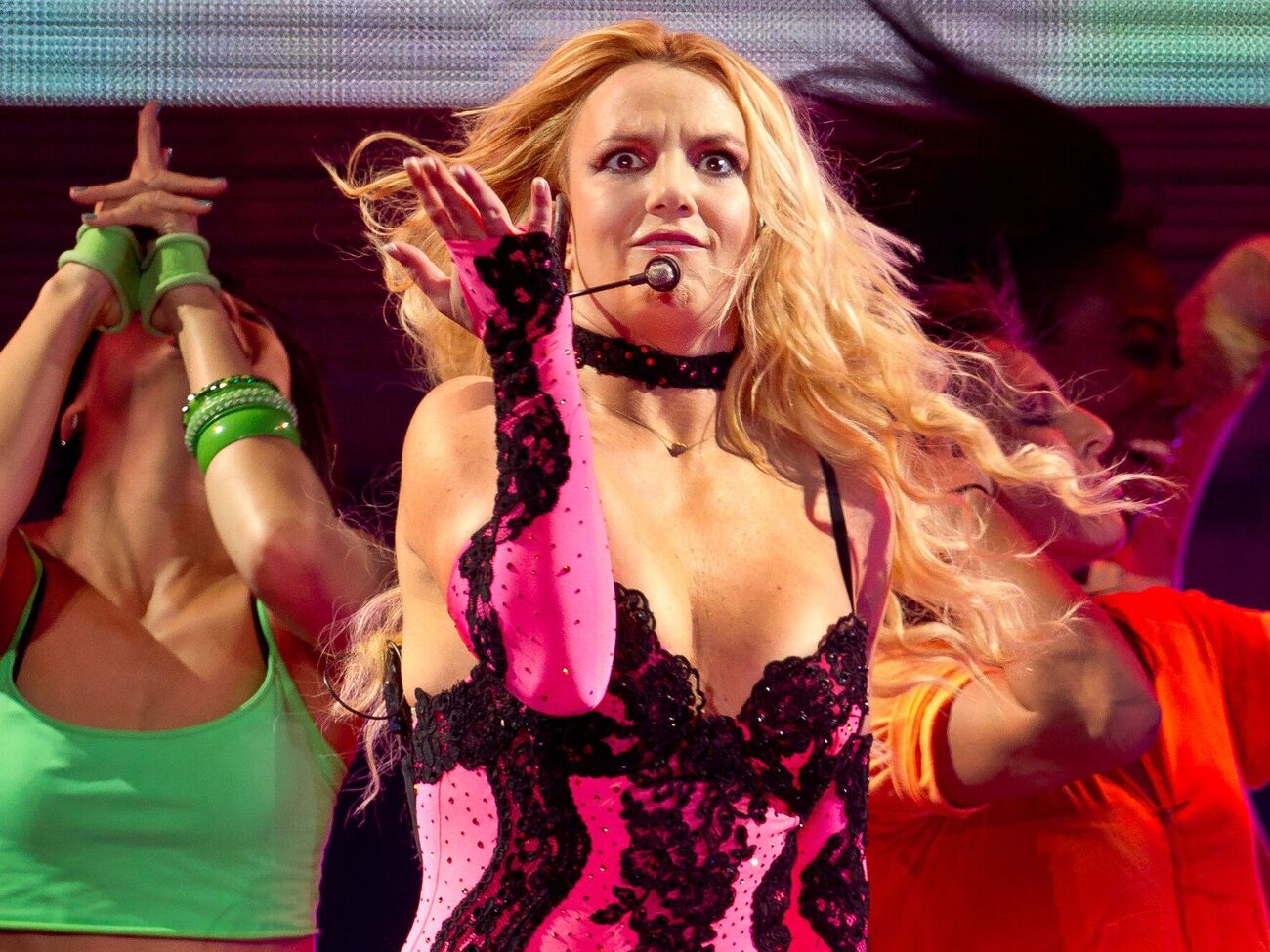 Команда Спирс выступает против ее новых отношений