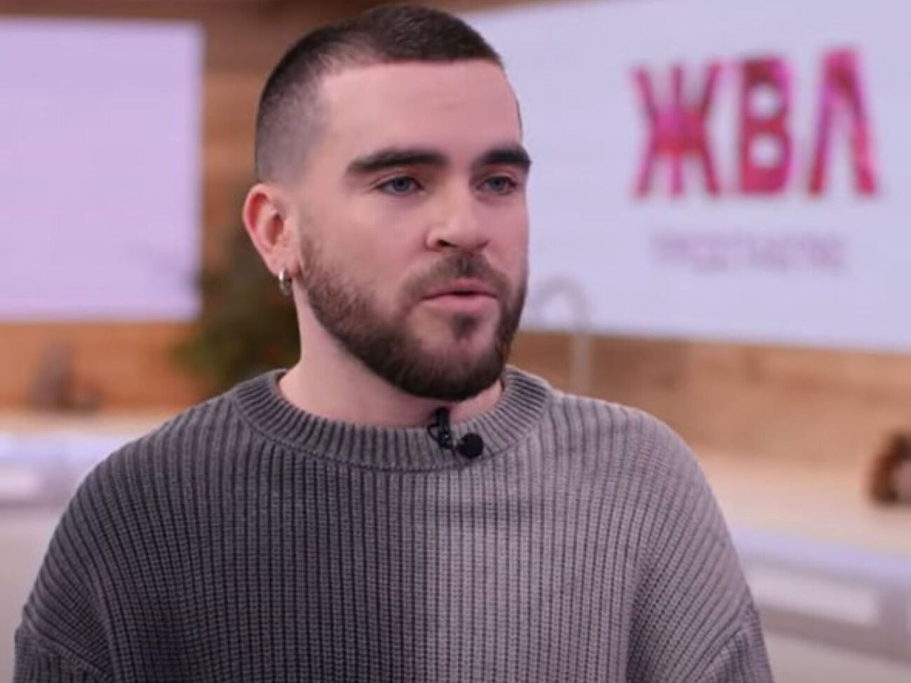 Wellboy дебютував улітку 2021 року з піснею "Гуси"