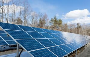 Cектор "зеленой" энергетики переживает трудные времена из-за задолженности государственного "Гарантированного покупателя" за уже произведенную электроэнергию, отметил представитель госкомпании "Энергетическая компания Украины"