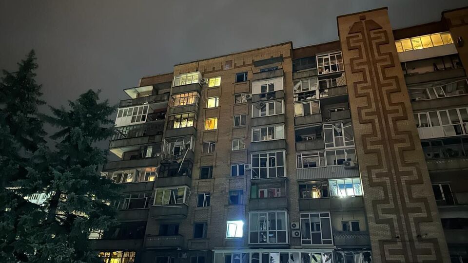 Унаслідок ракетного удару РФ відомо про численні пошкоджені багатоповерхівки у Краматорську, зазначили в ОВА