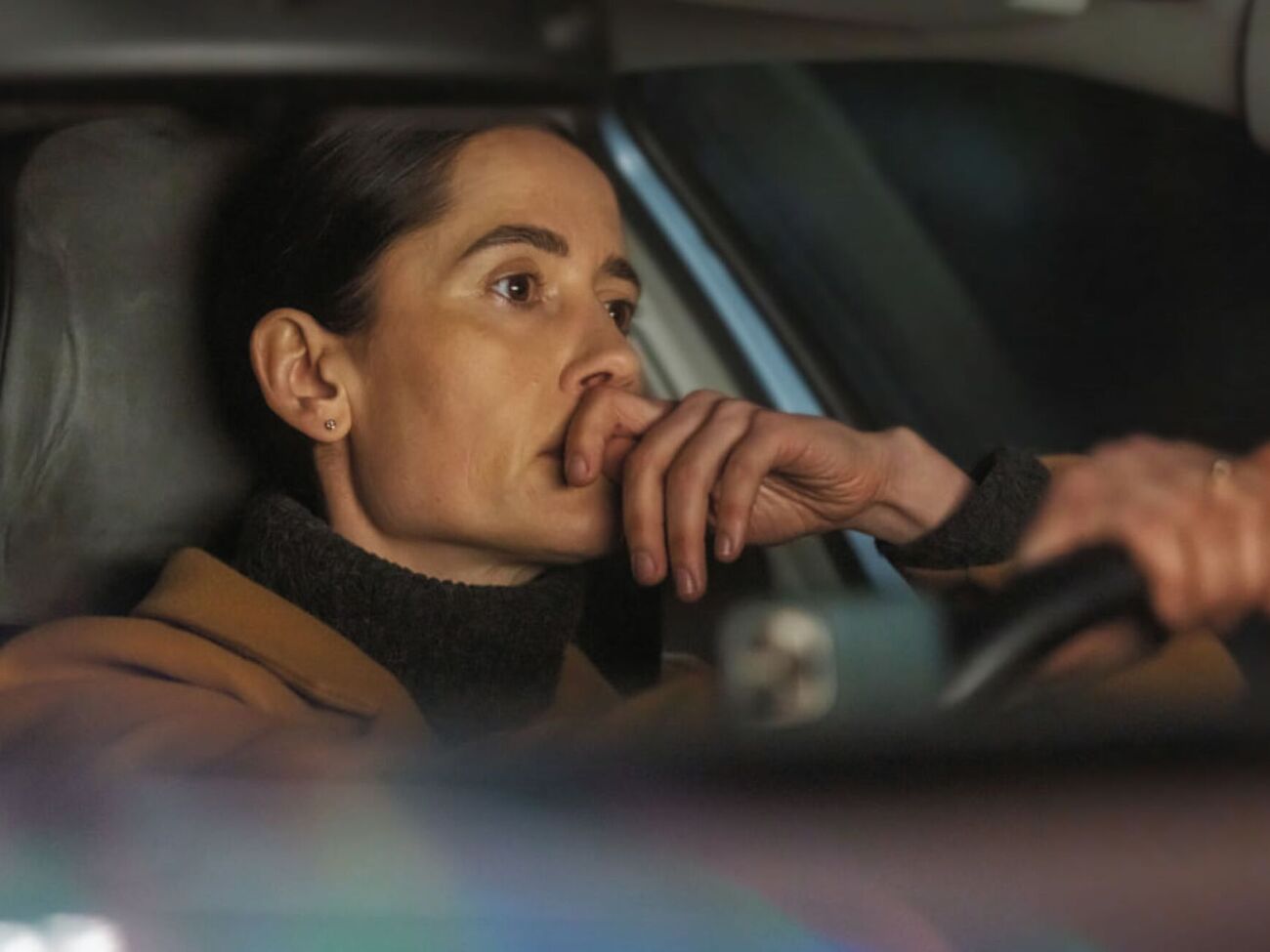 Головну роль у серіалі зіграла українська акторка Анастасія Карпенко