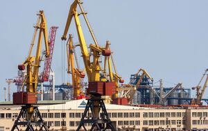 По словам вице-премьера, первым признаком является рост объемов товаров, которые украинская железная дорога доставляет в морские порты