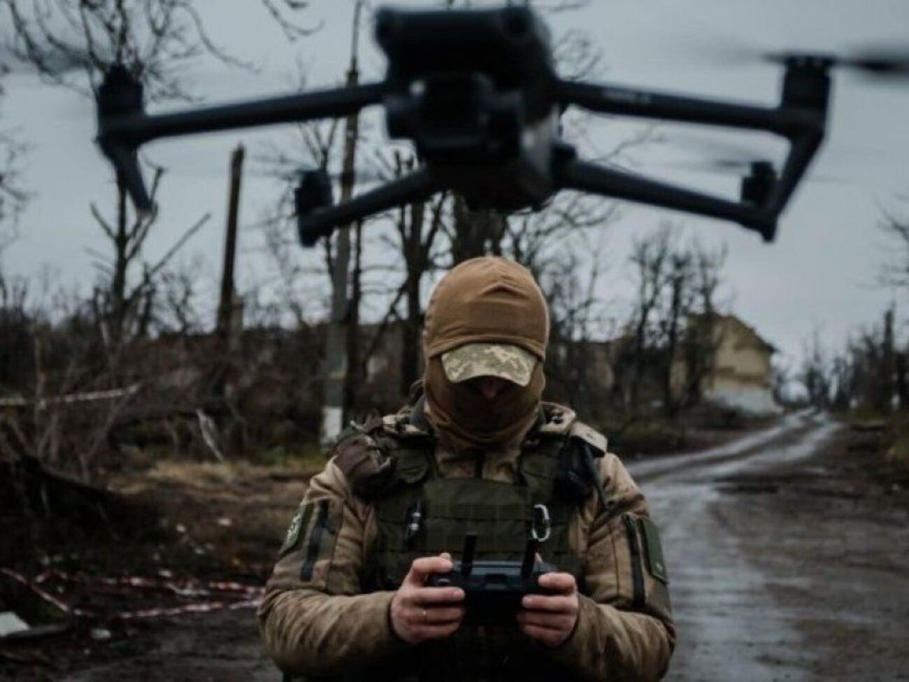 "Оператор залітає в ангари, виявляє цілі й методично "мінусує", – зазначили у бригаді