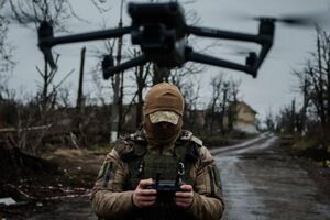 "Оператор залітає в ангари, виявляє цілі й методично "мінусує", – зазначили у бригаді
