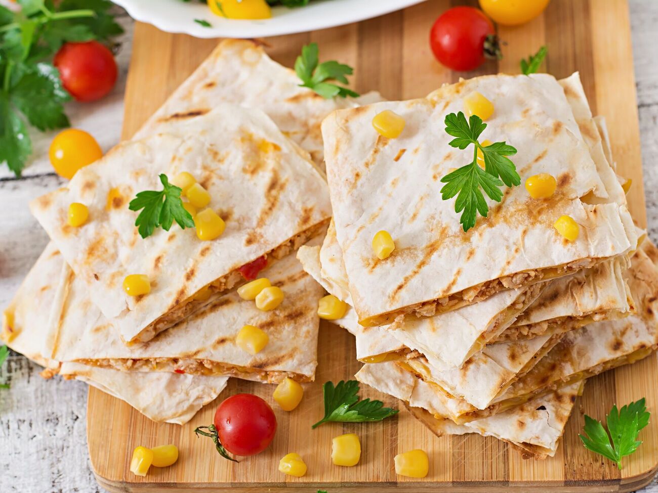 Дополнить блюдо можно овощами по желанию