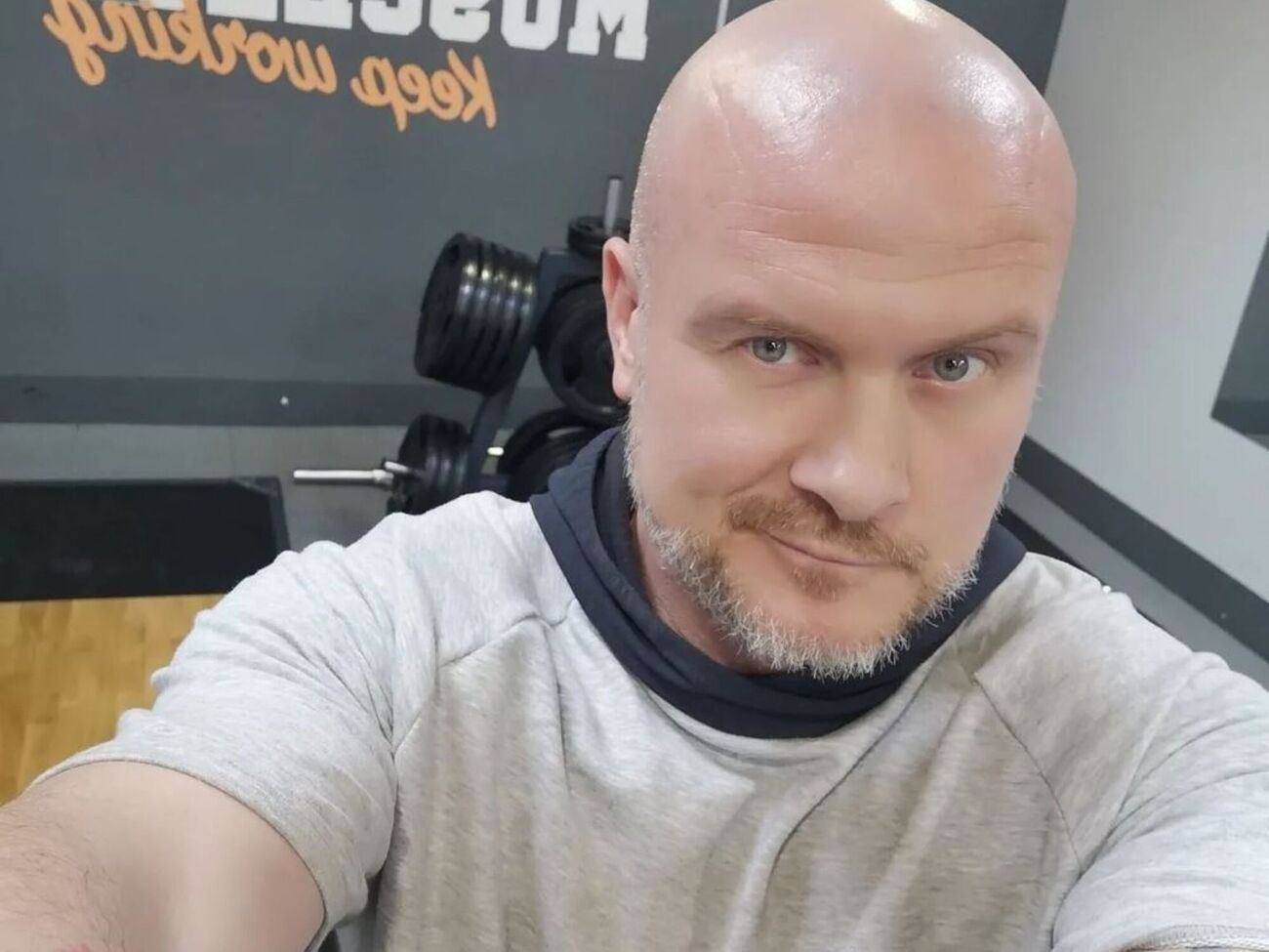 Дебют Узелкова на профессиональном ринге состоялся в 2004 году