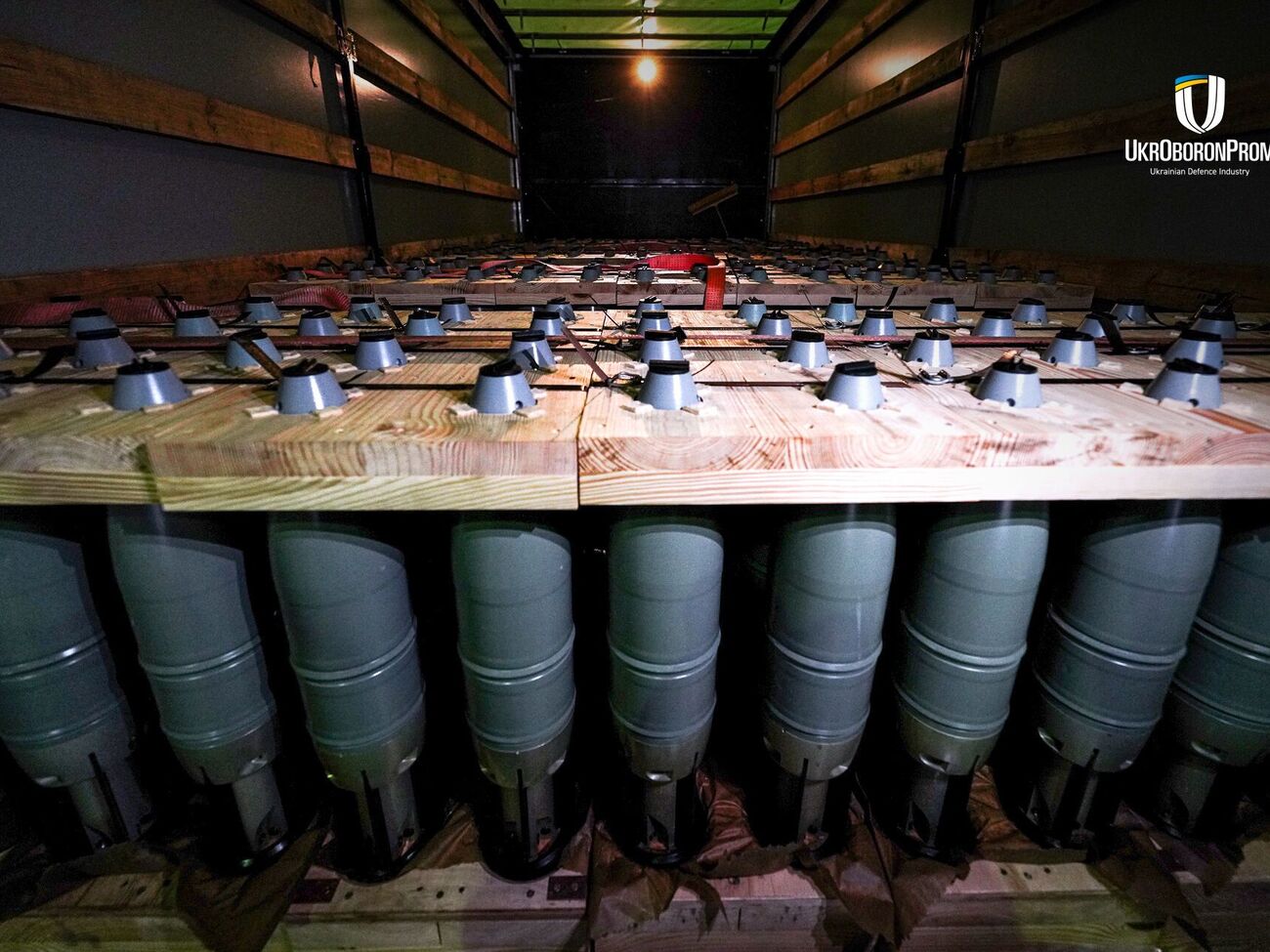 Предприятия, производящие товары для военных, разрабатывающие военную технику, производящие боеприпасы, могут забронировать всех работников