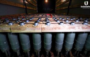 Предприятия, производящие товары для военных, разрабатывающие военную технику, производящие боеприпасы, могут забронировать всех работников