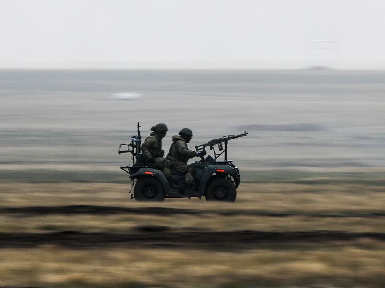Россияне пытаются осуществлять перемещение личного состава на скоростных квадроциклах, рассказал Тарнавский