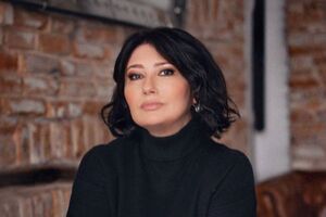 Мозгова народилася у Києві 9 лютого 1974 року