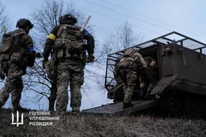 Військові використовують аналоги західних військових автомобілів