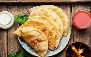 Чебуреки можно приготовить быстро и просто