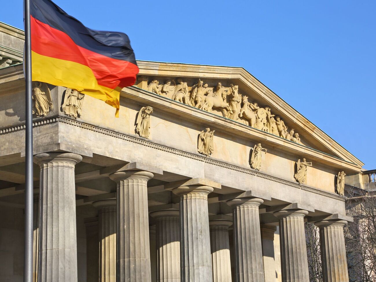 За поставки ракет проголосовало только 182 депутата, в то же время против выступило 480