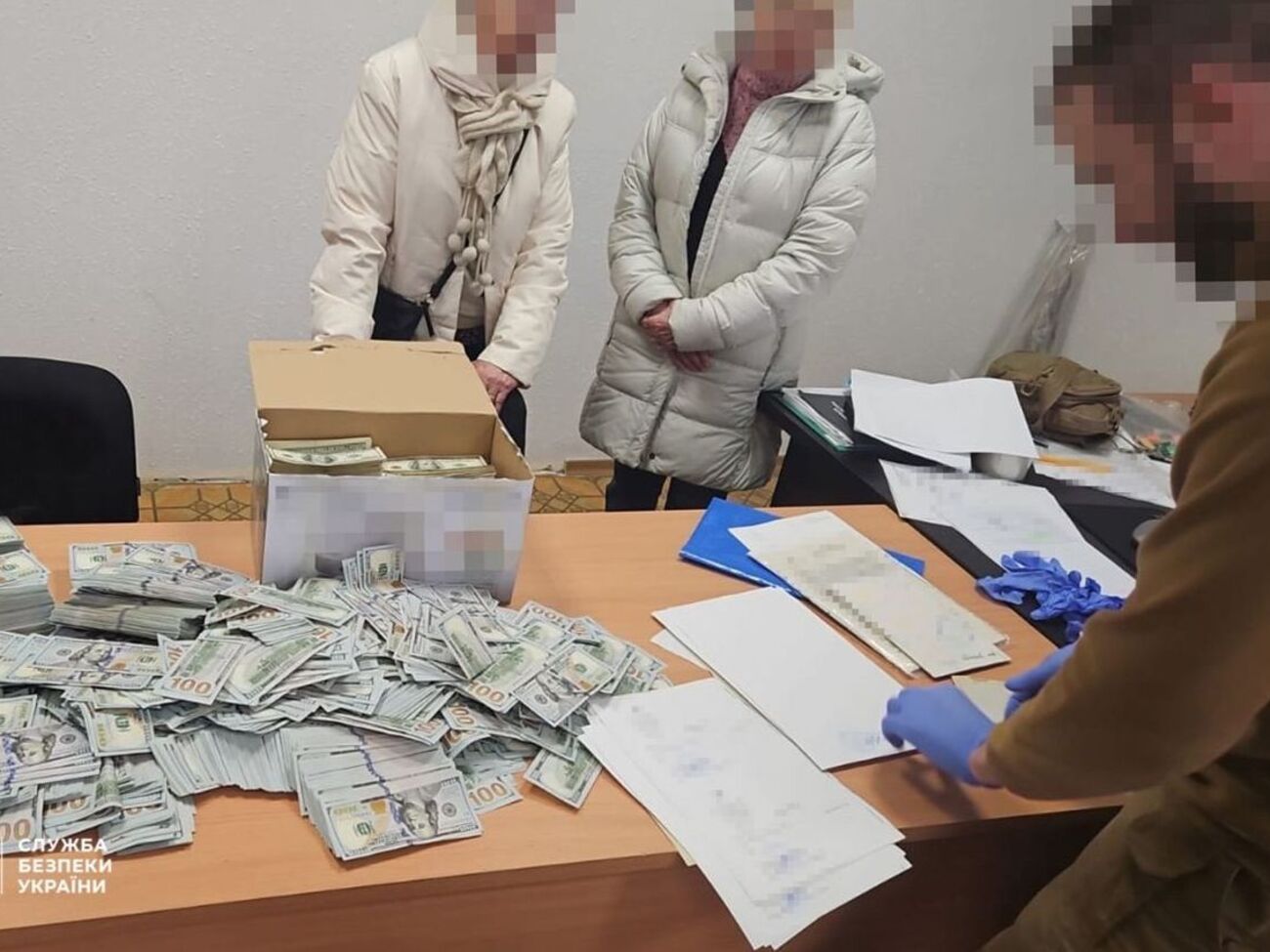 У бывшего чиновника изъяли крупную сумму денег в валюте