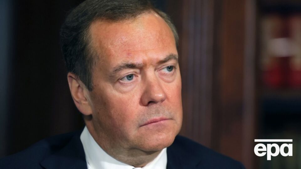 Медведев "ставит новые рекорды мерзости", считает "Медуза"