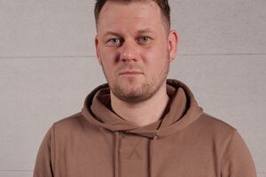 Ефективного російського волонтера Мурза до самогубства довела українка. На очах росіян вона регоче, штурхає труп, і їй нічого за це не буде