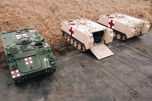 Эвакуаторы переданы в боевые подразделения, сообщили в Минобороны