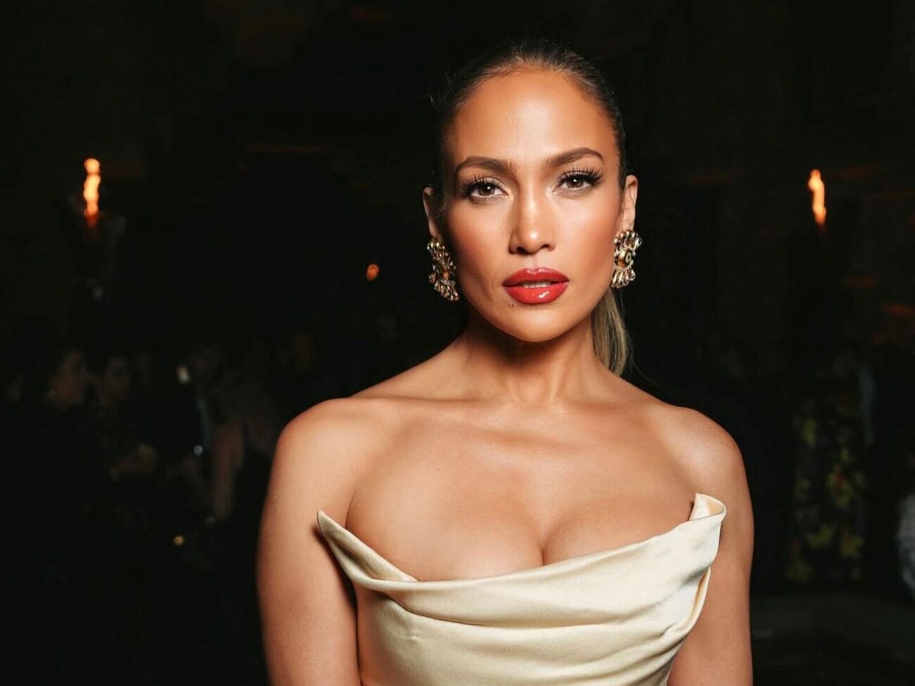 Ранее Лопес снималась в платье от Фролова в клипе на песню Can’t Get Enough