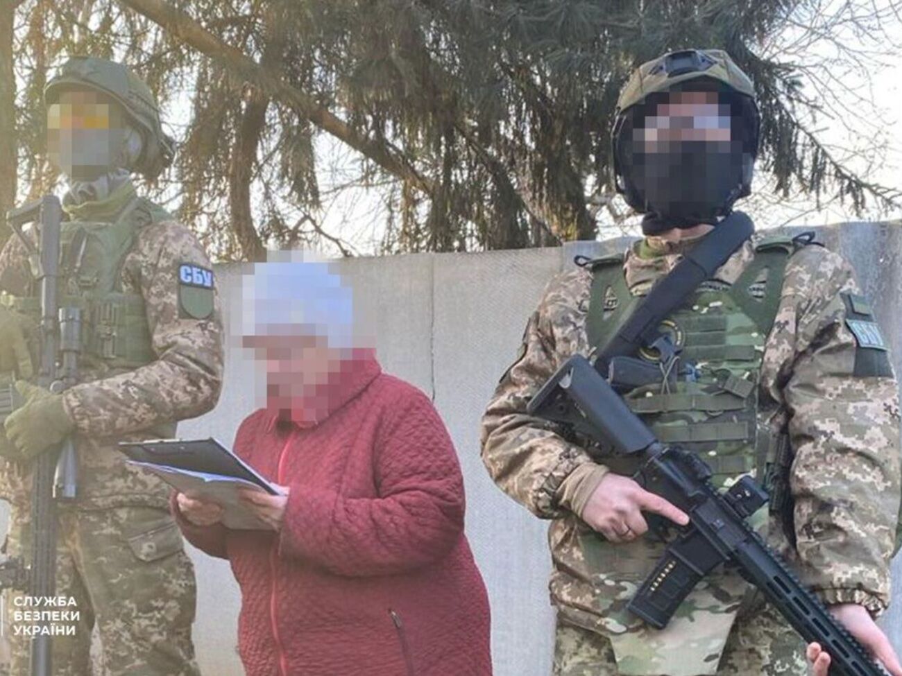 Сотрудники СБУ задержали подозреваемую в Славянске