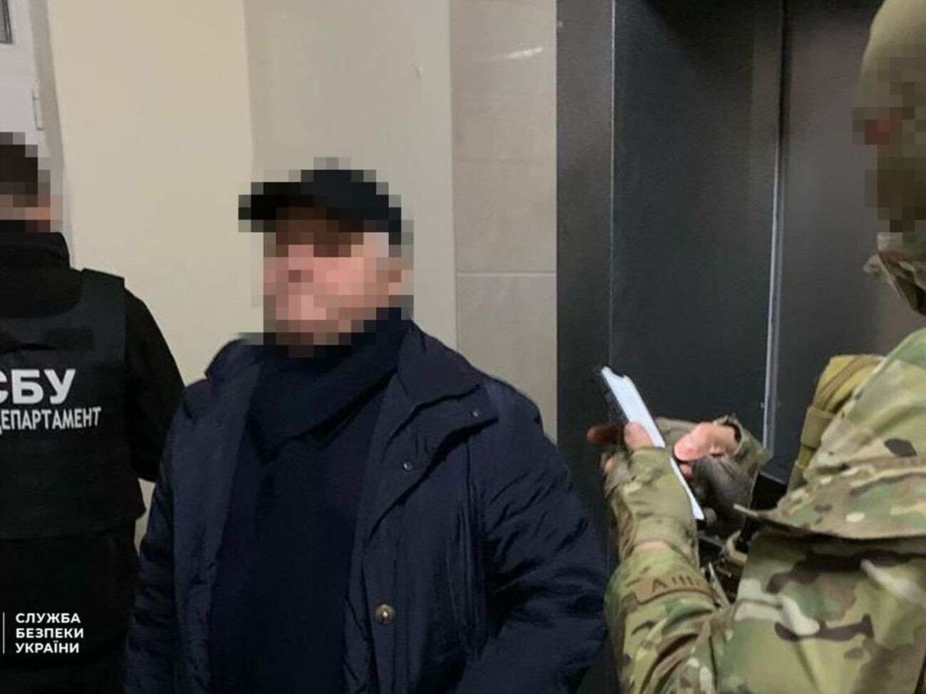 За даними СБУ, під час обшуків у квартирах фігурантів у Києві виявили ⁠докази незаконної діяльності