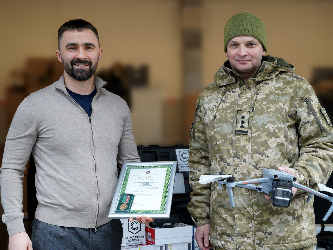 До 50 дронів передали ще 50 антен-підсилювачів сигналу і 20 тепловізорів