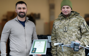 До 50 дронів передали ще 50 антен-підсилювачів сигналу і 20 тепловізорів