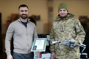 До 50 дронів передали ще 50 антен-підсилювачів сигналу і 20 тепловізорів