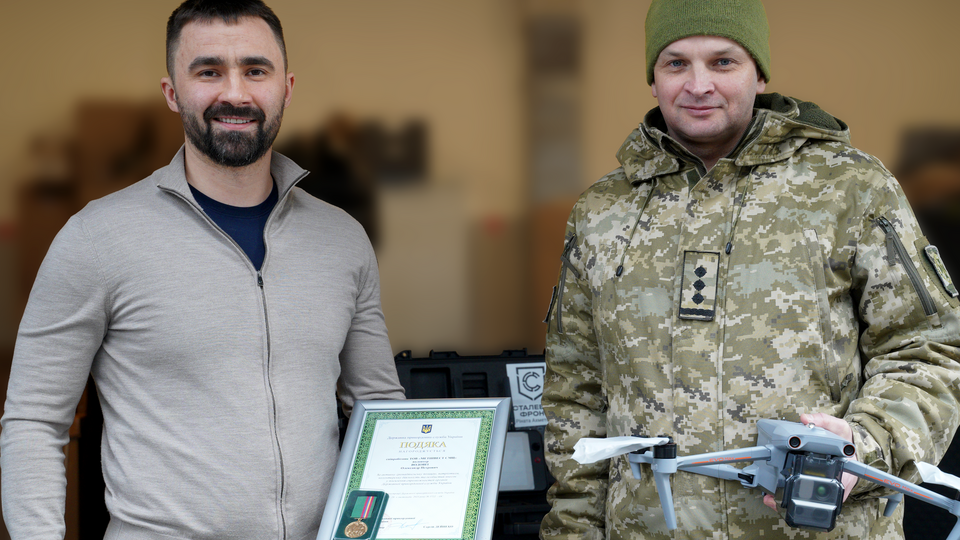 До 50 дронів передали ще 50 антен-підсилювачів сигналу і 20 тепловізорів
